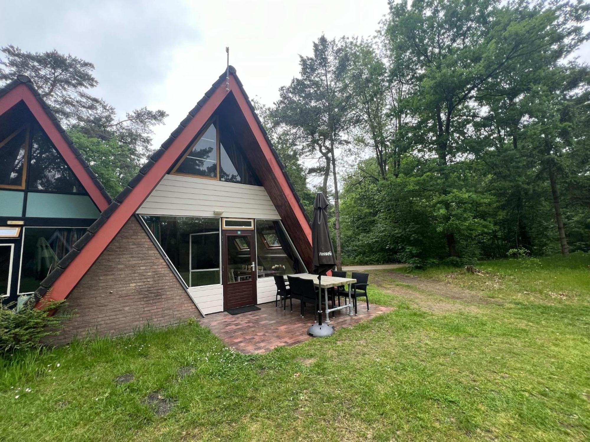 Modern Holiday Home In Stramproy In The Forest Bagian luar foto